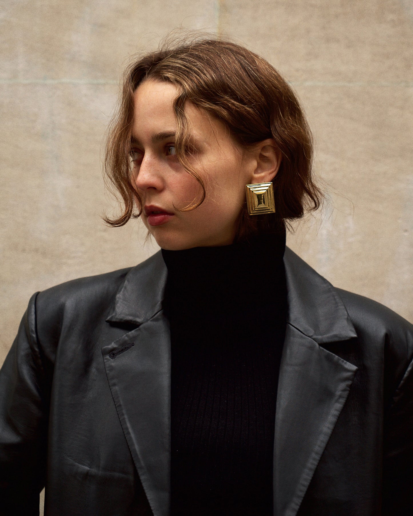 SIENTA gold earrings worn – minimalist rectangular gold earrings with a refined, modern silhouette and bold presence.